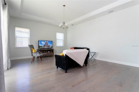 House in Orlando, Florida 5 bedrooms, 354.52 sq.m. № 1801561 - photo 27