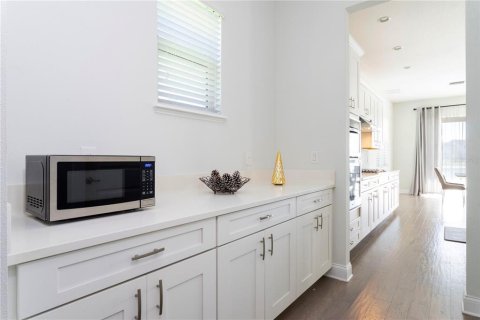 House in Orlando, Florida 5 bedrooms, 354.52 sq.m. № 1801561 - photo 18