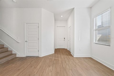 Villa ou maison à louer à Lakewood Ranch, Floride: 4 chambres, 225.2 m2 № 2294538 - photo 6