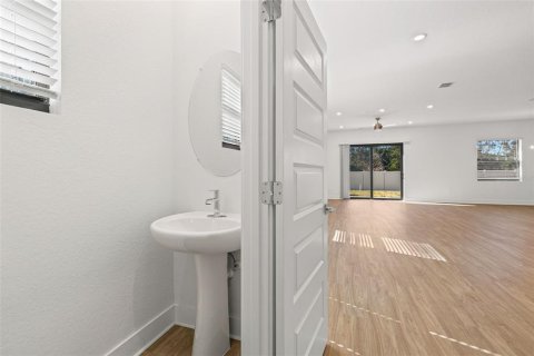Villa ou maison à louer à Lakewood Ranch, Floride: 4 chambres, 225.2 m2 № 2294538 - photo 7