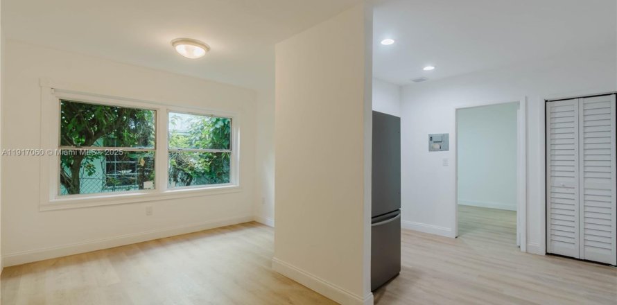 Condo in Miami Beach, Florida, 1 bedroom  № 1973577