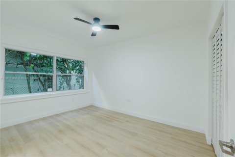 Condo in Miami Beach, Florida, 1 bedroom  № 1973577 - photo 9