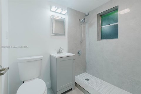 Condo in Miami Beach, Florida, 1 bedroom  № 1973577 - photo 11