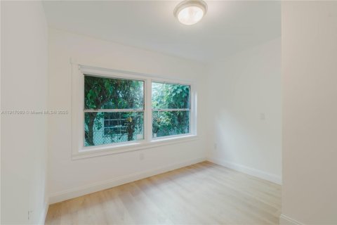 Condo in Miami Beach, Florida, 1 bedroom  № 1973577 - photo 3