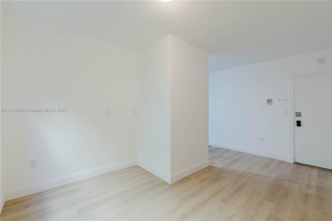 Condo in Miami Beach, Florida, 1 bedroom  № 1973577 - photo 4