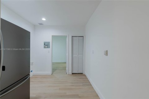 Condo in Miami Beach, Florida, 1 bedroom  № 1973577 - photo 5