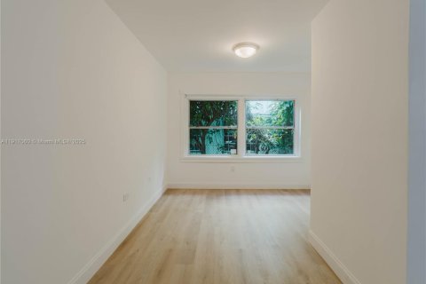 Condo in Miami Beach, Florida, 1 bedroom  № 1973577 - photo 2