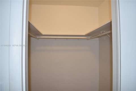 Appartement à louer à Hollywood, Floride: 1 chambre, 69.68 m2 № 2008518 - photo 12