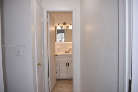 Appartement à louer à Hollywood, Floride: 1 chambre, 69.68 m2 № 2008518 - photo 7