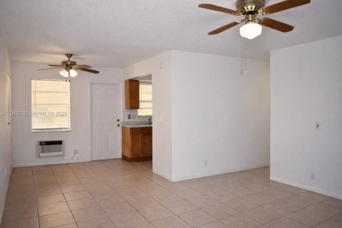 Appartement à louer à Hollywood, Floride: 1 chambre, 69.68 m2 № 2008518 - photo 3