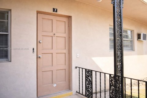 Appartement à louer à Hollywood, Floride: 1 chambre, 69.68 m2 № 2008518 - photo 2