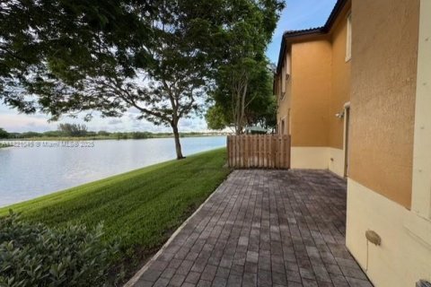 Condominio en venta en Cutler Bay, Florida, 3 dormitorios, 106.84 m2 № 1813994 - foto 2