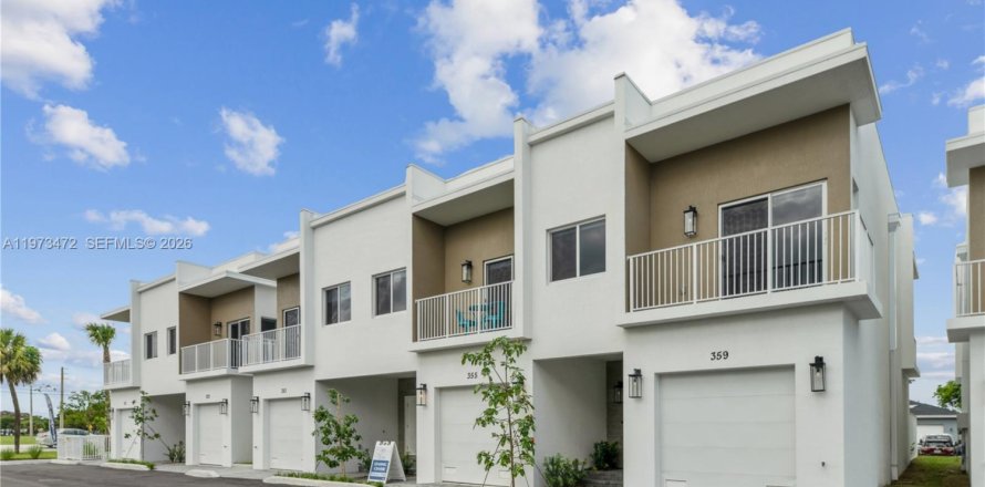 Adosado en Pompano Beach, Florida 3 dormitorios, 125.23 m2 № 2034058