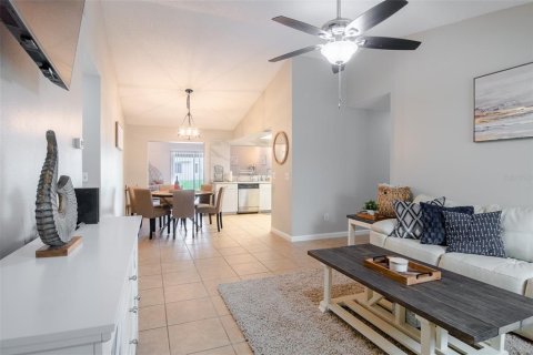 House in Kissimmee, Florida 4 bedrooms, 158.86 sq.m. № 1832851 - photo 4