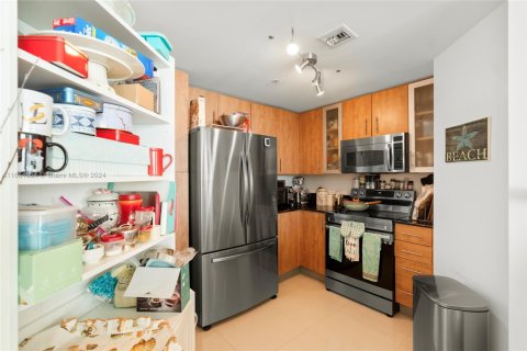 Condo in North Bay Village, Florida, 2 bedrooms  № 1420377 - photo 9