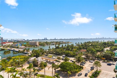 Condo in North Bay Village, Florida, 2 bedrooms  № 1420377 - photo 20