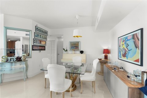 Condo in North Bay Village, Florida, 2 bedrooms  № 1420377 - photo 3