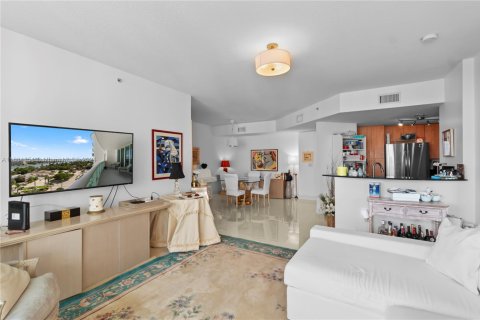 Condo in North Bay Village, Florida, 2 bedrooms  № 1420377 - photo 5