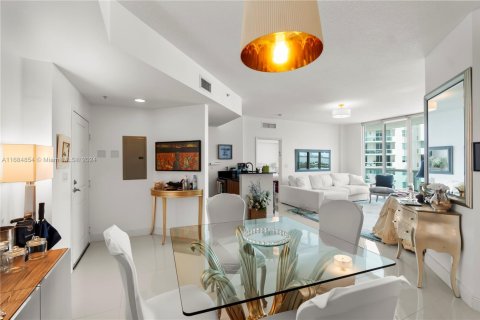 Condo in North Bay Village, Florida, 2 bedrooms  № 1420377 - photo 4
