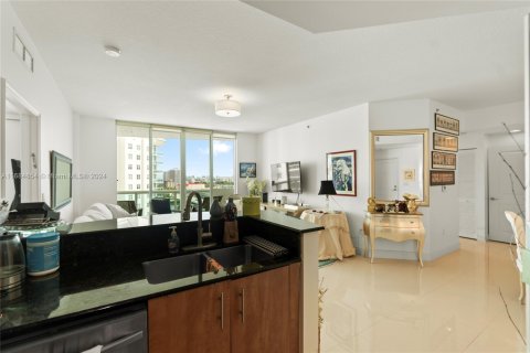 Condo in North Bay Village, Florida, 2 bedrooms  № 1420377 - photo 11