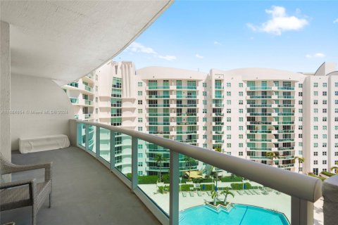 Condo in North Bay Village, Florida, 2 bedrooms  № 1420377 - photo 17