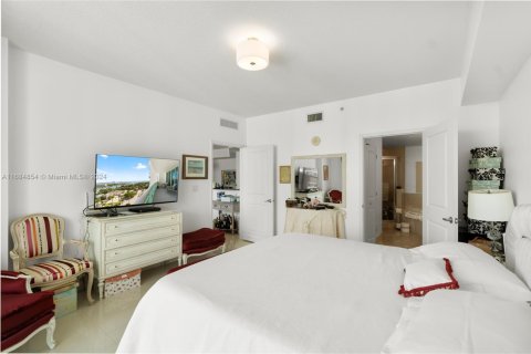 Condo in North Bay Village, Florida, 2 bedrooms  № 1420377 - photo 25