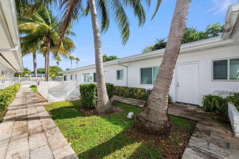 Condo in Hallandale Beach, Florida, 2 bedrooms  № 1998570 - photo 18