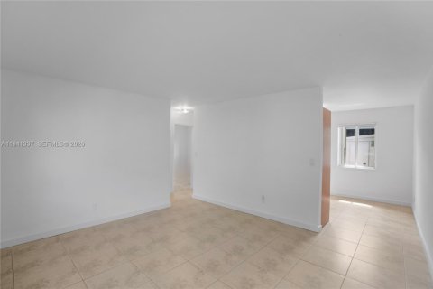 Condo in Hallandale Beach, Florida, 2 bedrooms  № 1998570