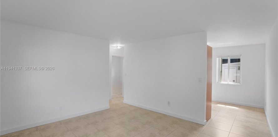 Condo in Hallandale Beach, Florida, 2 bedrooms  № 1998570