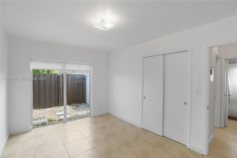 Condo in Hallandale Beach, Florida, 2 bedrooms  № 1998570 - photo 7