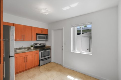 Condo in Hallandale Beach, Florida, 2 bedrooms  № 1998570 - photo 2