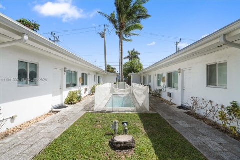 Condo in Hallandale Beach, Florida, 2 bedrooms  № 1998570 - photo 19