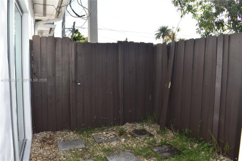 Condo in Hallandale Beach, Florida, 2 bedrooms  № 1998570 - photo 14