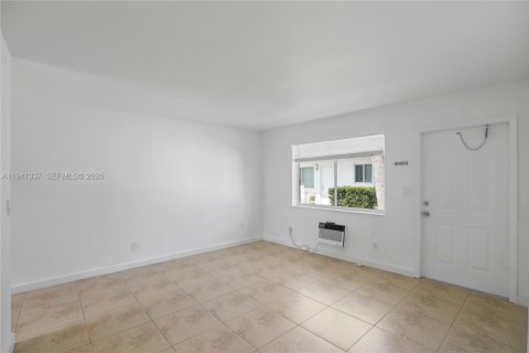 Condo in Hallandale Beach, Florida, 2 bedrooms  № 1998570 - photo 4