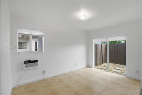 Condo in Hallandale Beach, Florida, 2 bedrooms  № 1998570 - photo 8