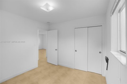 Condo in Hallandale Beach, Florida, 2 bedrooms  № 1998570 - photo 10