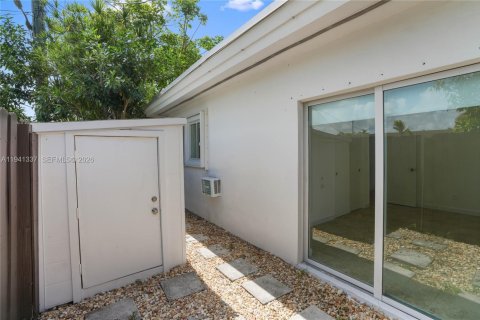 Condo in Hallandale Beach, Florida, 2 bedrooms  № 1998570 - photo 12