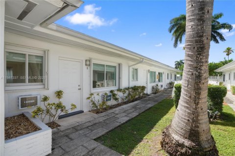 Condo in Hallandale Beach, Florida, 2 bedrooms  № 1998570 - photo 3