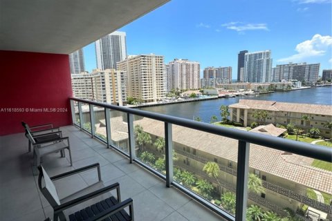 Condo in Hallandale Beach, Florida, 2 bedrooms  № 2076718 - photo 19