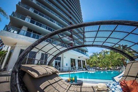Condo in Hallandale Beach, Florida, 2 bedrooms  № 2076718 - photo 12