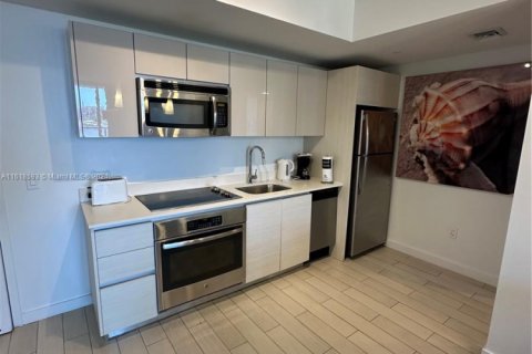 Condo in Hallandale Beach, Florida, 2 bedrooms  № 2076718 - photo 14
