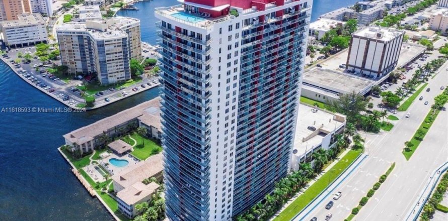 Condo in Hallandale Beach, Florida, 2 bedrooms  № 2076718