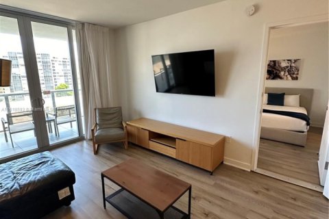 Condo in Hallandale Beach, Florida, 2 bedrooms  № 2076718 - photo 18