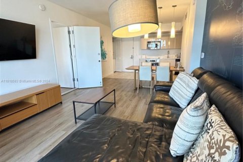 Condo in Hallandale Beach, Florida, 2 bedrooms  № 2076718 - photo 24