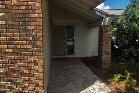 Villa ou maison à vendre à Apopka, Floride: 3 chambres, 165.18 m2 № 2390905 - photo 2