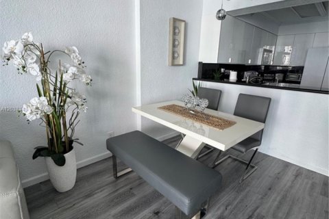 Condo in Hollywood, Florida  № 2346606 - photo 11