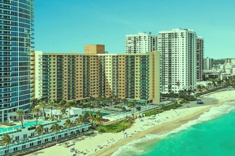 Condo in Hollywood, Florida  № 2346606 - photo 25