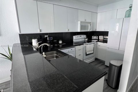 Condo in Hollywood, Florida  № 2346606 - photo 5