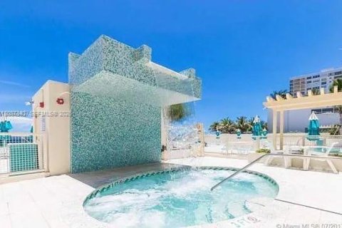 Condo in Hollywood, Florida  № 2346606 - photo 27