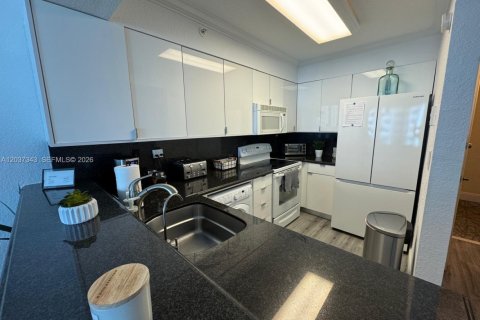 Condo in Hollywood, Florida  № 2346606 - photo 14